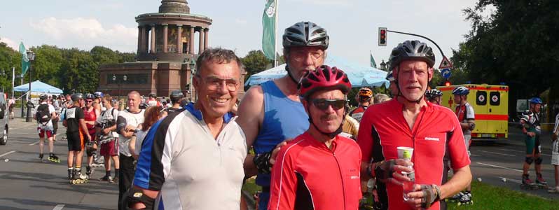 Die Rolling-Oldies-Mannschaft bei 