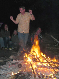 Tanz am Lagerfeuer