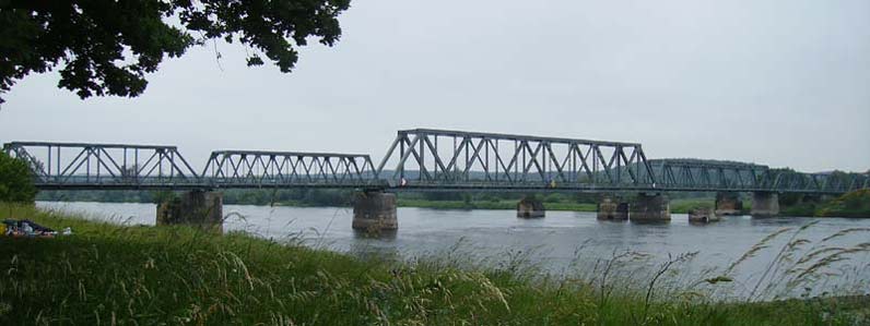 alte Eisenbahnbrücke über die Oder